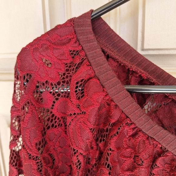 Nicole Sabbattini Elegant Lace Women's Top in Burgundy SzM - Picture 3 of 9